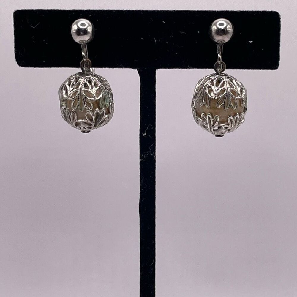Vintage Screw On Filigree Ball Dangle Silvertone Earrings 1” Length